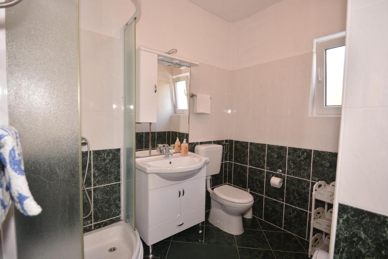 Apartments By The Sea Suhi Potok, Omis - 14555 Йесенице Екстериор снимка